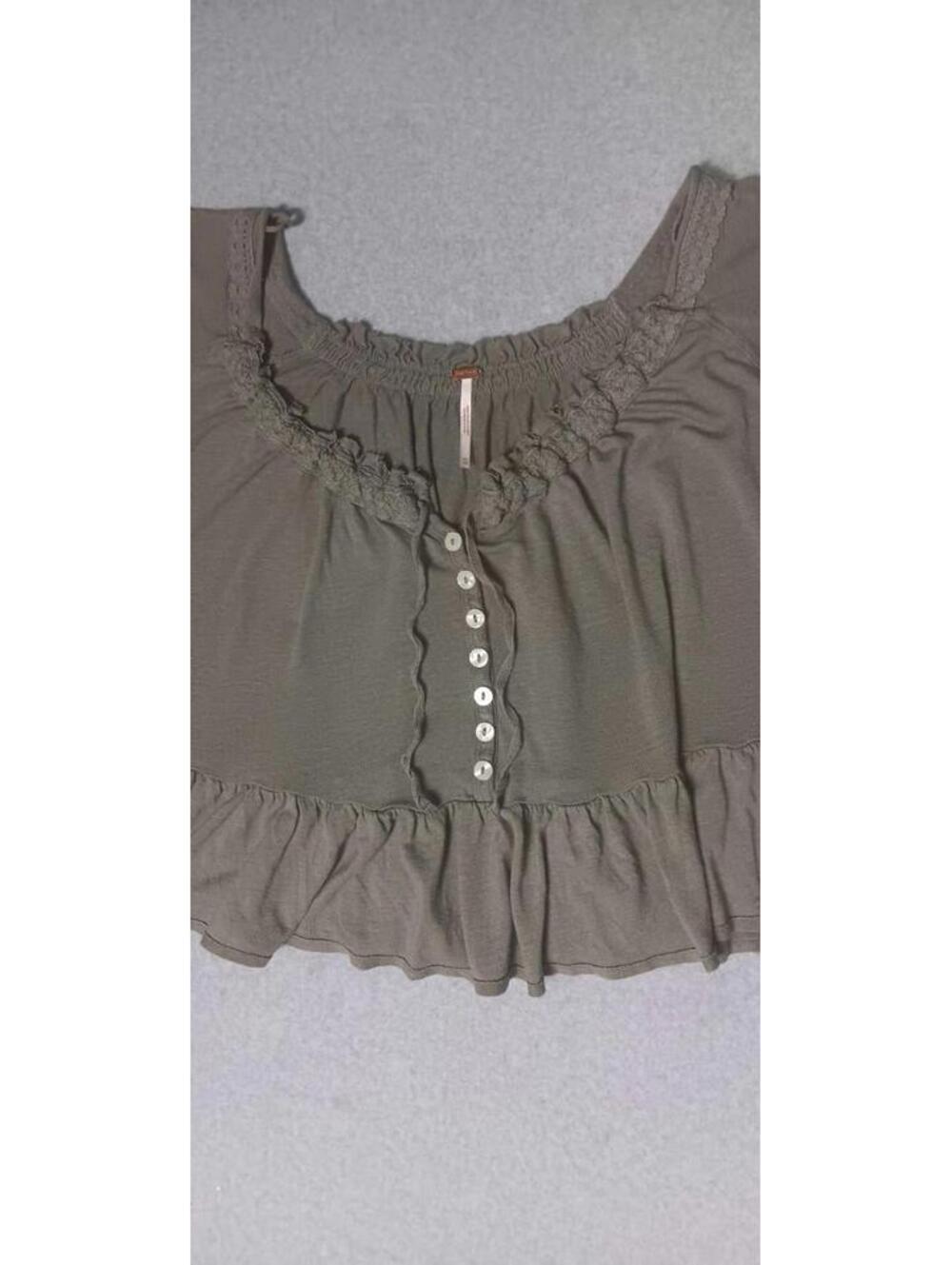 Free People Cropped Short Sleeve Blouse Womens Size XS Sage Green Partial Button - Picture 7 of 11